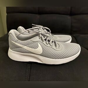 Nike Tanjun Light Gray Sneakers